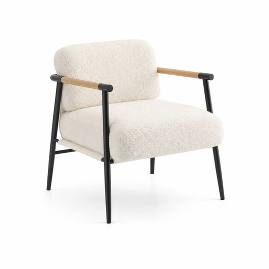 Poltrona in tessuto bouclé crema con braccioli in legno e struttura in metallo